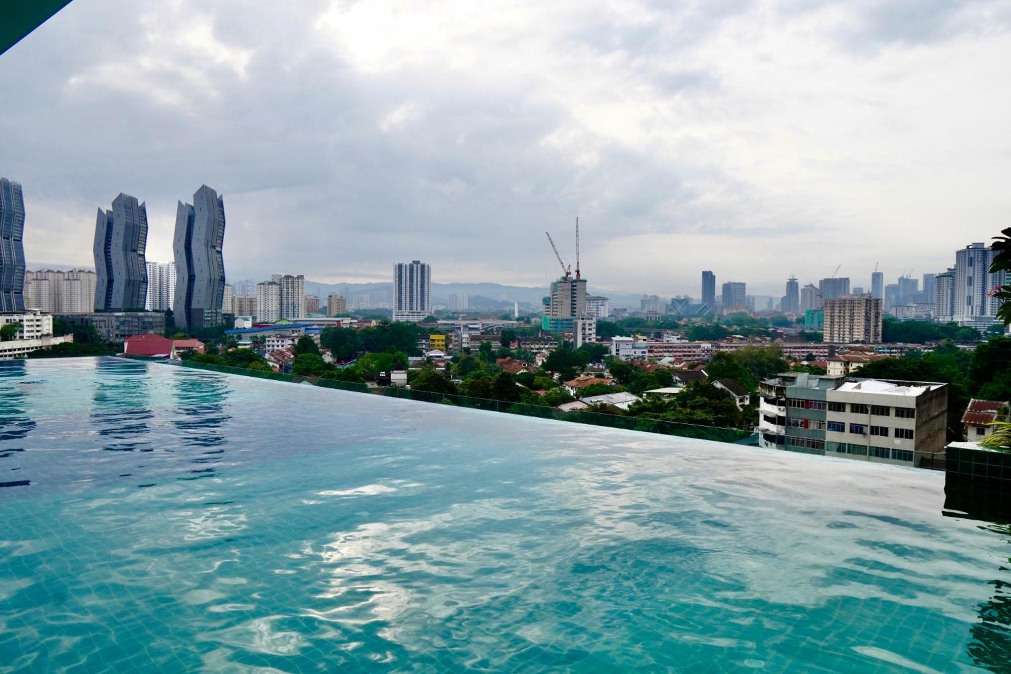 Infinite Pool! Room In كوالالمبور المظهر الخارجي الصورة